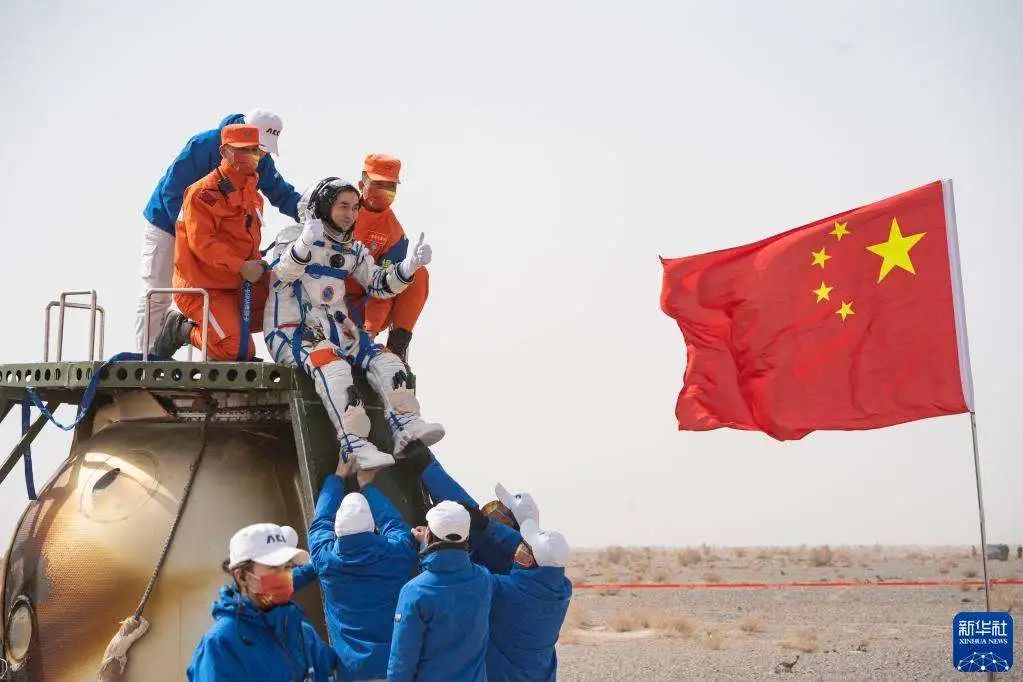 神州十三号乘组平安回家！太空“出差”半年用电问题如何解决？