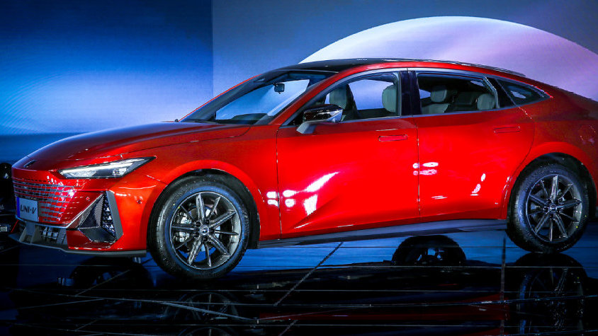 新车角逐 比亚迪驱逐舰05对比长安UNI-V