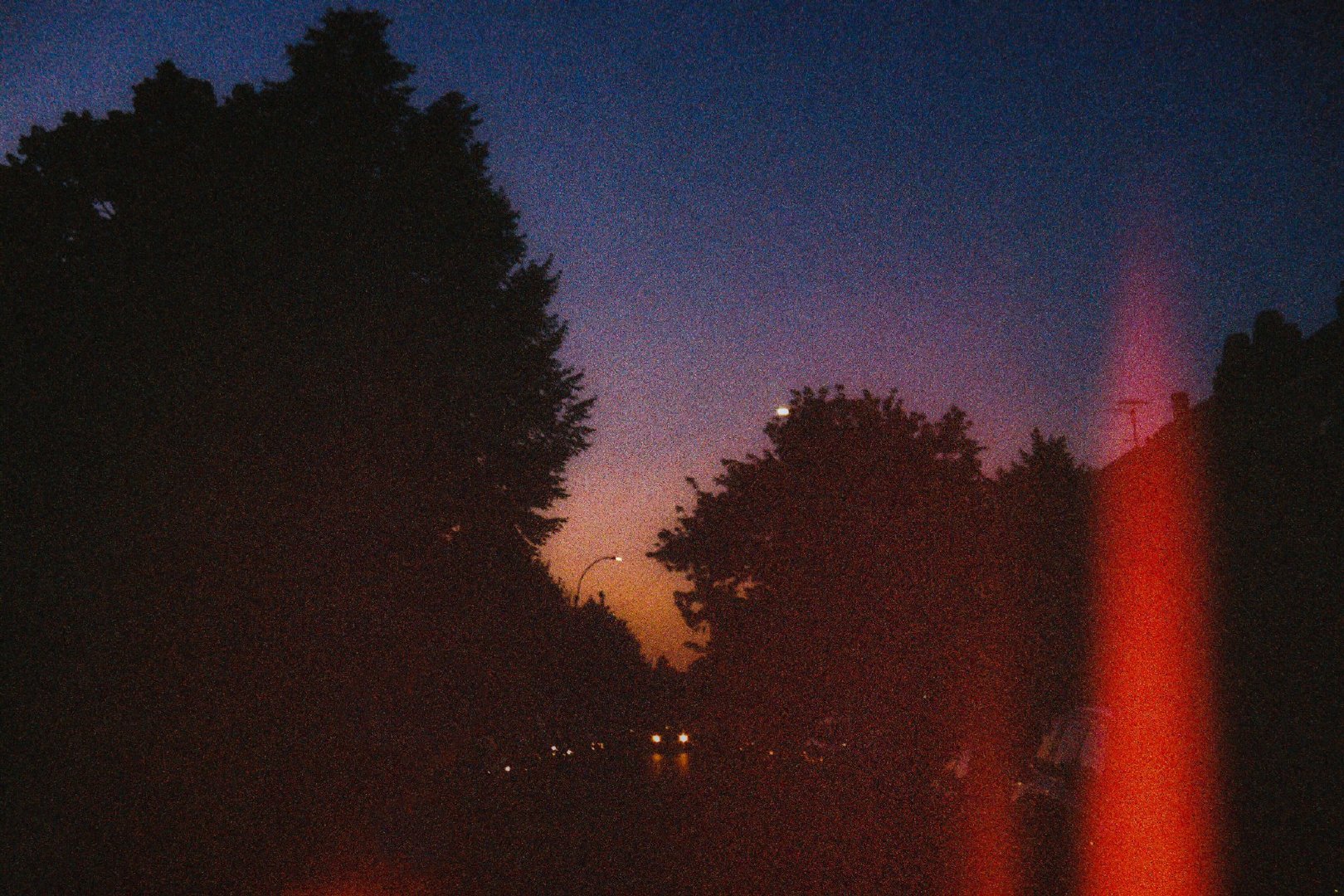 屏幕漏光原因解析 如何判断显示器漏光问题