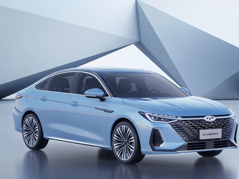 奇瑞艾瑞泽8最新官图发布 推出两种外观设计