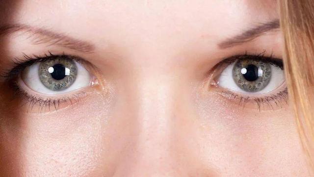 每天玩手机超过4个小时,身体是什么感觉?或许要承担3个结果休闲区蓝鸢梦想 - Www.slyday.coM 每天玩手机超过4个小时,身体是什么感觉?或许要承担3个结果休闲区蓝鸢梦想 - Www.slyday.coM