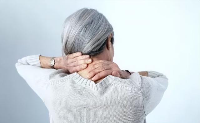 每天玩手机超过4个小时,身体是什么感觉?或许要承担3个结果休闲区蓝鸢梦想 - Www.slyday.coM 每天玩手机超过4个小时,身体是什么感觉?或许要承担3个结果休闲区蓝鸢梦想 - Www.slyday.coM