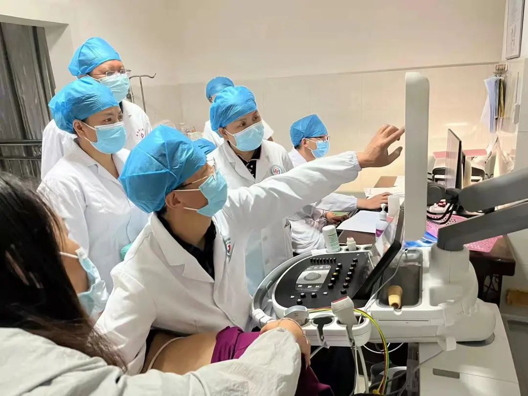 景谷人民医院完成首例经食道超声心动图检查
