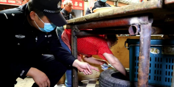 老鼠偷走肉铺店内1800多元,找到时在一轮胎里筑起了“金窝”休闲区蓝鸢梦想 - Www.slyday.coM 老鼠偷走肉铺店内1800多元,找到时在一轮胎里筑起了“金窝”休闲区蓝鸢梦想 - Www.slyday.coM