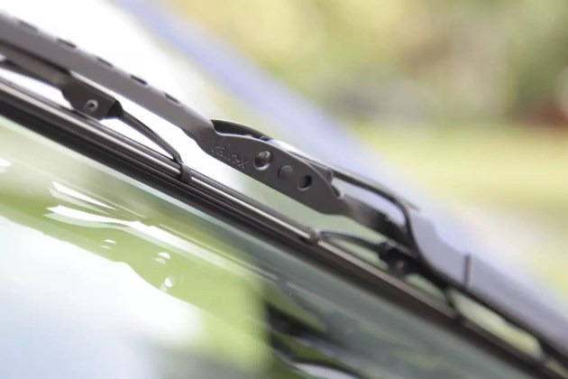 挡风玻璃越刮越模糊，危险指数上升80%！