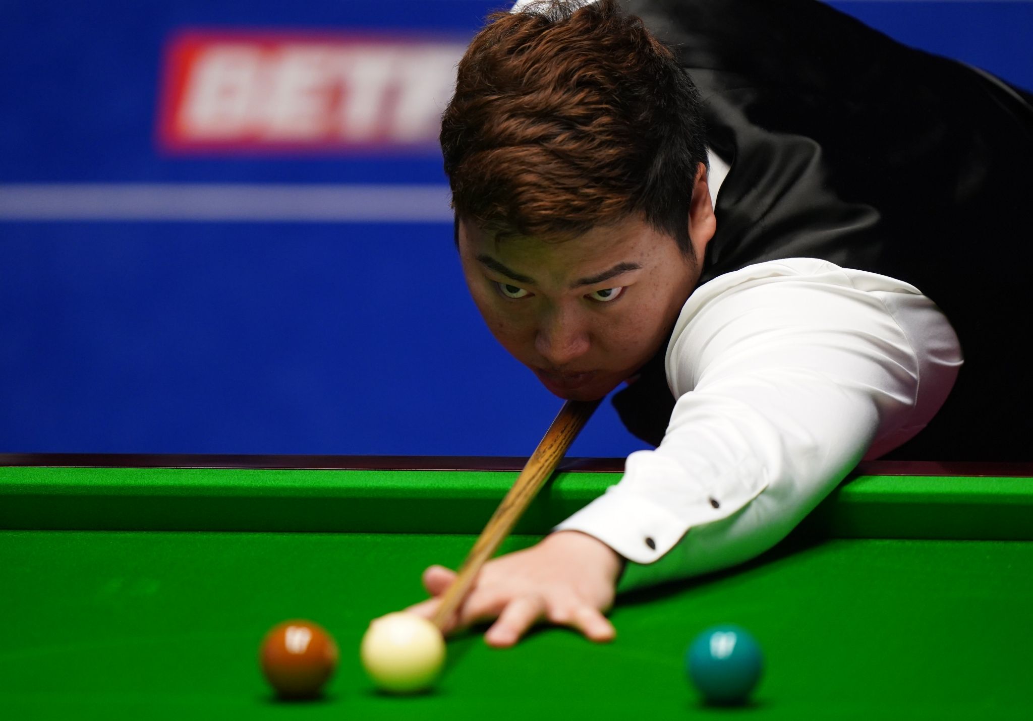 小将颜丙涛闯入了16强。