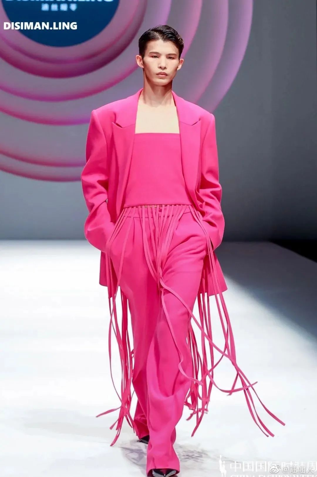 被骂娘娘腔、不男不女…从乡村野模到国际超模,梦想是真的会发光呀!休闲区蓝鸢梦想 - Www.slyday.coM 被骂娘娘腔、不男不女…从乡村野模到国际超模,梦想是真的会发光呀!休闲区蓝鸢梦想 - Www.slyday.coM