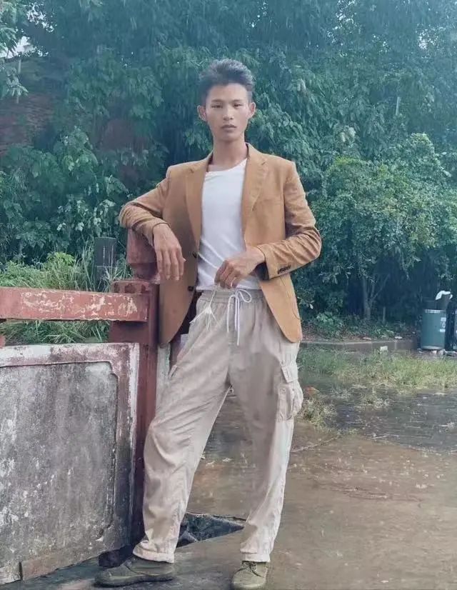 被骂娘娘腔、不男不女…从乡村野模到国际超模,梦想是真的会发光呀!休闲区蓝鸢梦想 - Www.slyday.coM 被骂娘娘腔、不男不女…从乡村野模到国际超模,梦想是真的会发光呀!休闲区蓝鸢梦想 - Www.slyday.coM