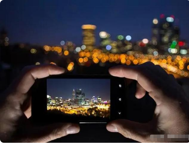 手机4个防偷窥“功能强大”, 拍摄功能“隐藏高科技”休闲区蓝鸢梦想 - Www.slyday.coM 手机4个防偷窥“功能强大”, 拍摄功能“隐藏高科技”休闲区蓝鸢梦想 - Www.slyday.coM