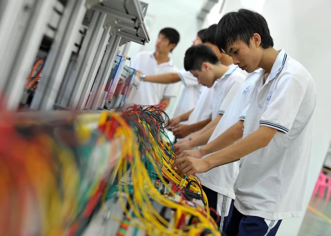 重磅!取消初中毕业后普职分流!5月1日起施行休闲区蓝鸢梦想 - Www.slyday.coM 重磅!取消初中毕业后普职分流!5月1日起施行休闲区蓝鸢梦想 - Www.slyday.coM