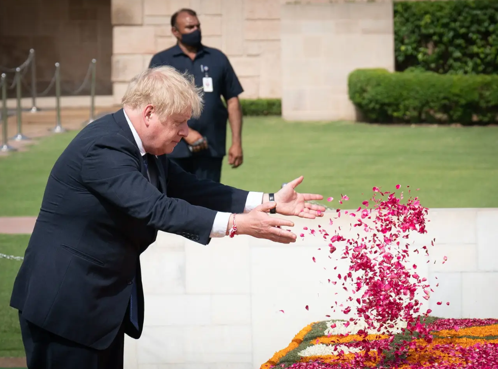 约翰逊访印期间参观圣雄甘地纪念碑