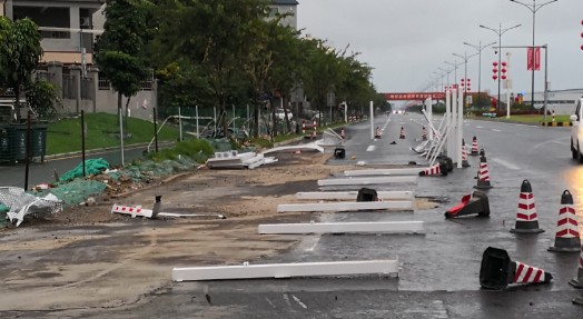 卷发男子金湾开车撞伤人逃跑!半小时后回到现场,头发竟然没了!休闲区蓝鸢梦想 - Www.slyday.coM 卷发男子金湾开车撞伤人逃跑!半小时后回到现场,头发竟然没了!休闲区蓝鸢梦想 - Www.slyday.coM