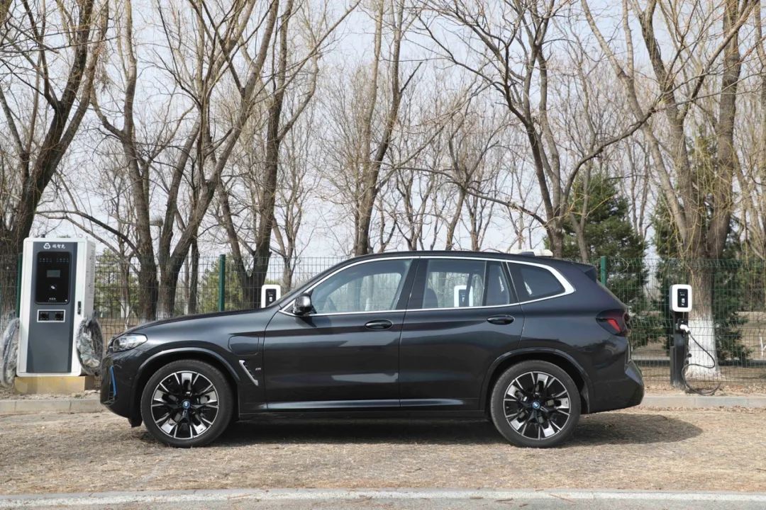 豪华SUV标杆对决,优势竟然是性价比?果然不坑…