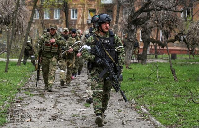 俄国防部长:除亚速钢铁厂外,俄军已完全控制马里乌波尔。图自澎湃影像