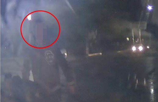 卷发男子金湾开车撞伤人逃跑!半小时后回到现场,头发竟然没了!休闲区蓝鸢梦想 - Www.slyday.coM 卷发男子金湾开车撞伤人逃跑!半小时后回到现场,头发竟然没了!休闲区蓝鸢梦想 - Www.slyday.coM