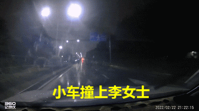 卷发男子金湾开车撞伤人逃跑!半小时后回到现场,头发竟然没了!休闲区蓝鸢梦想 - Www.slyday.coM 卷发男子金湾开车撞伤人逃跑!半小时后回到现场,头发竟然没了!休闲区蓝鸢梦想 - Www.slyday.coM