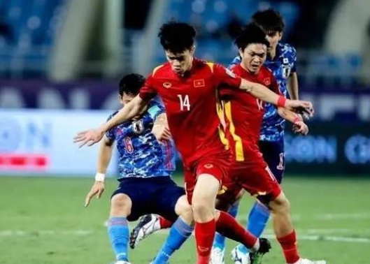 2-3！0-1！韩国轰然倒下，仅隔8天，被越南队双杀，国足输得不冤