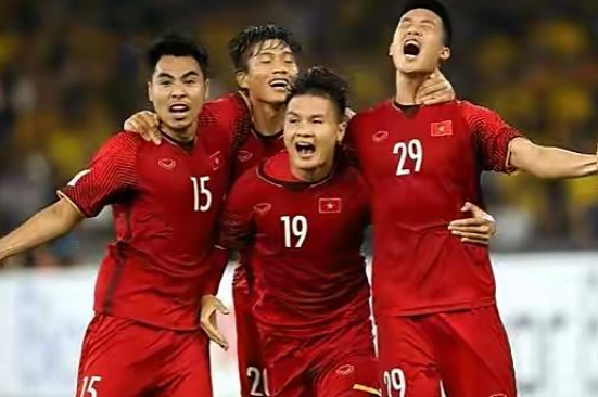 2-3！0-1！韩国轰然倒下，仅隔8天，被越南队双杀，国足输得不冤