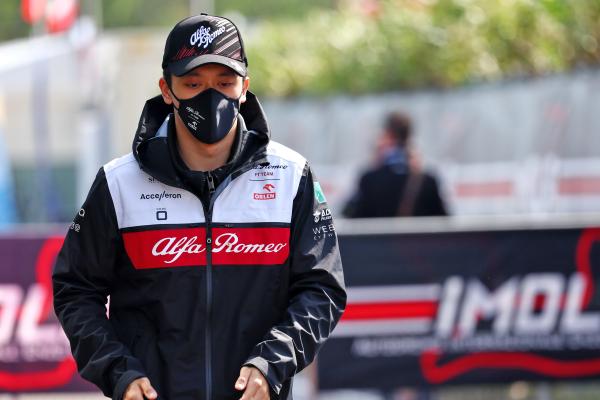 周冠宇遭遇事故退賽。