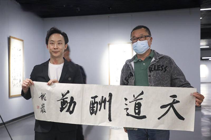 当阅读遇上科技,这场书法朗诵派对上演精彩“隔空对话”休闲区蓝鸢梦想 - Www.slyday.coM 当阅读遇上科技,这场书法朗诵派对上演精彩“隔空对话”休闲区蓝鸢梦想 - Www.slyday.coM