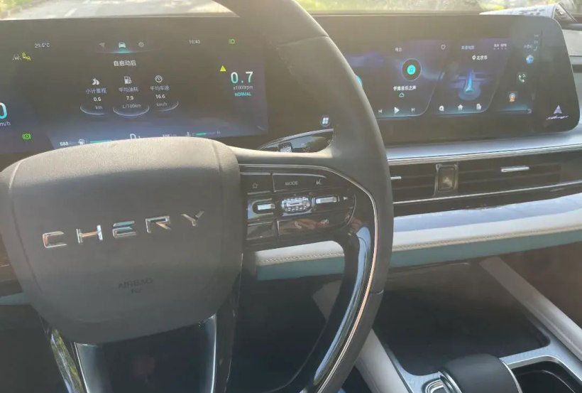 奇瑞艾瑞泽8极光绿实车曝光，外观很有颠覆性