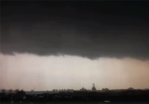 强雷暴云团来袭 市民实拍上海暴雨:白昼如黑夜休闲区蓝鸢梦想 - Www.slyday.coM 强雷暴云团来袭 市民实拍上海暴雨:白昼如黑夜休闲区蓝鸢梦想 - Www.slyday.coM