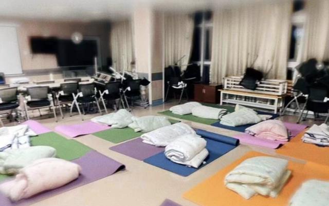 凌晨大雨中,杭州男医生骑电瓶车10多公里遇卡点:我可以走路去医院!警察一句话让他破防休闲区蓝鸢梦想 - Www.slyday.coM 凌晨大雨中,杭州男医生骑电瓶车10多公里遇卡点:我可以走路去医院!警察一句话让他破防休闲区蓝鸢梦想 - Www.slyday.coM