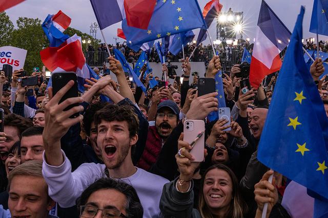 马克龙赢得法国总统选举 发表胜选演讲休闲区蓝鸢梦想 - Www.slyday.coM 马克龙赢得法国总统选举 发表胜选演讲休闲区蓝鸢梦想 - Www.slyday.coM