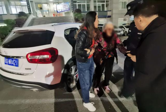 90后小夫妻凌晨3点驾车“冲”进派出所,车上还有个老人……休闲区蓝鸢梦想 - Www.slyday.coM 90后小夫妻凌晨3点驾车“冲”进派出所,车上还有个老人……休闲区蓝鸢梦想 - Www.slyday.coM