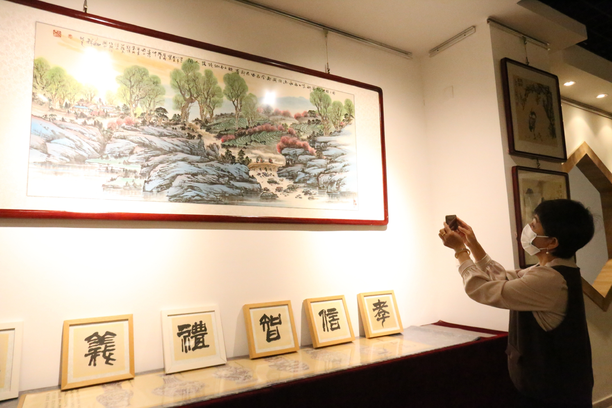 酸甜苦辣寻常事艺海探珠不作翁高永祥书画展亮相民间工艺博物馆