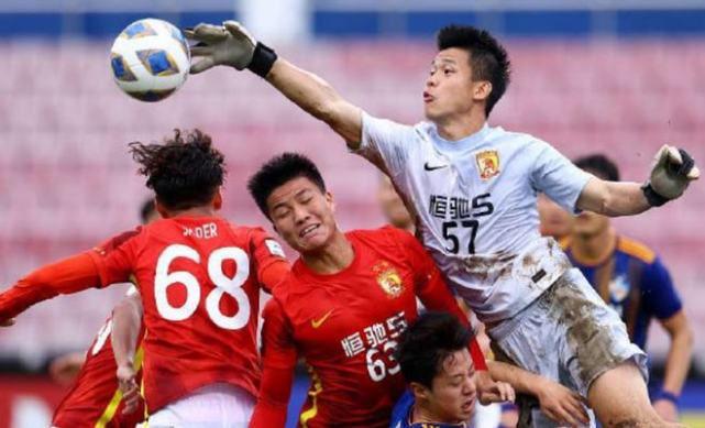 1-1逼平前亚冠冠军！越南全面反超中国足球，中超跌至亚洲第13