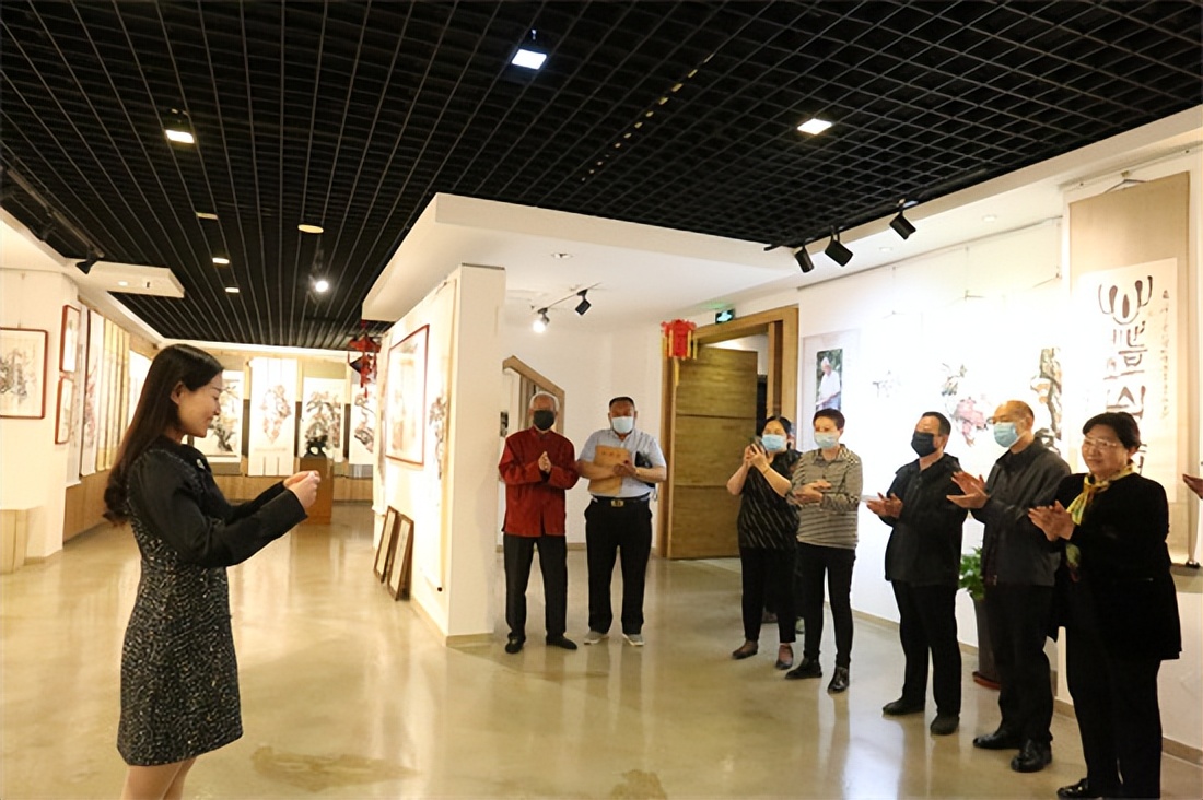 酸甜苦辣寻常事艺海探珠不作翁高永祥书画展亮相民间工艺博物馆