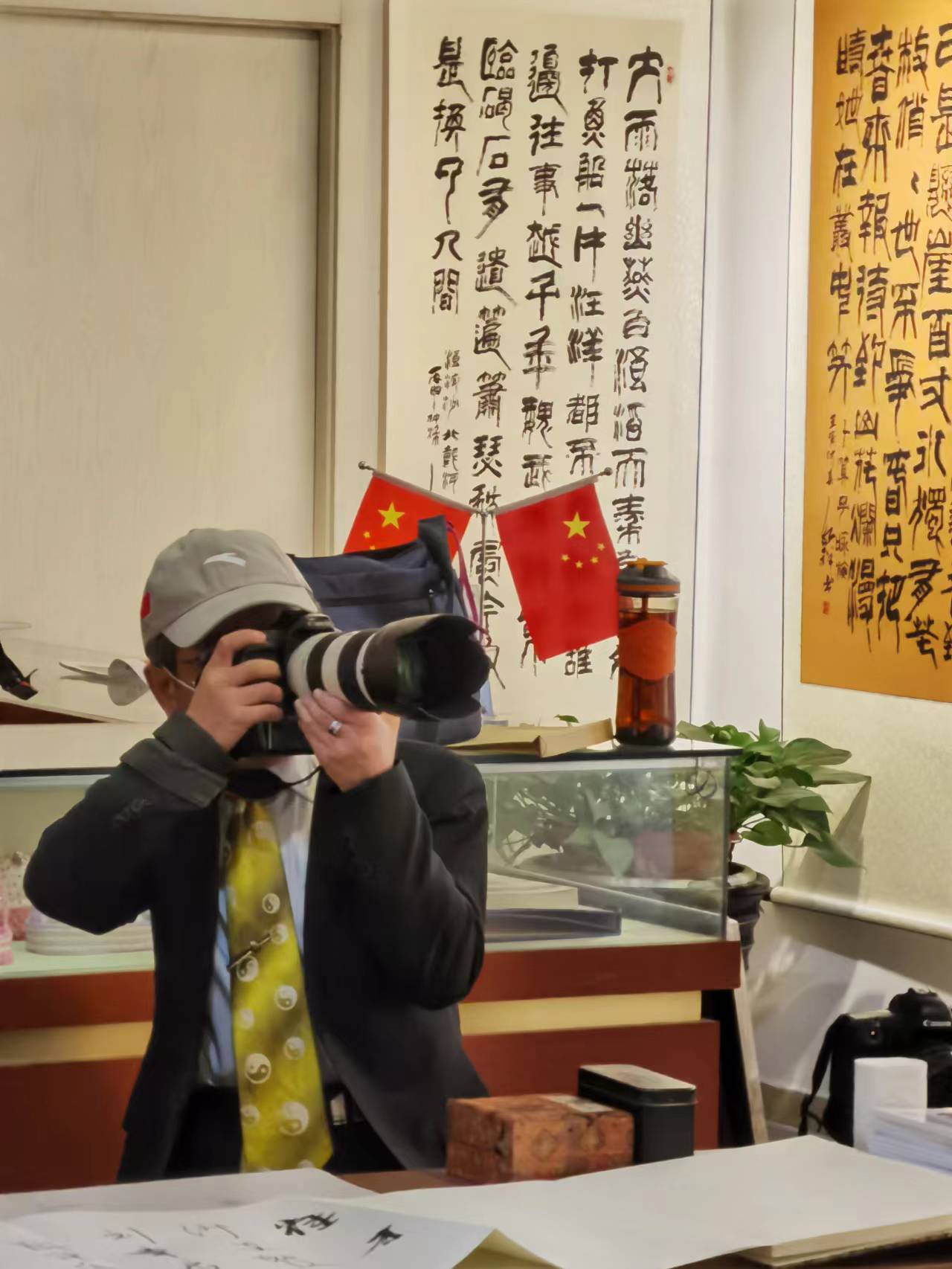 酸甜苦辣寻常事艺海探珠不作翁高永祥书画展亮相民间工艺博物馆