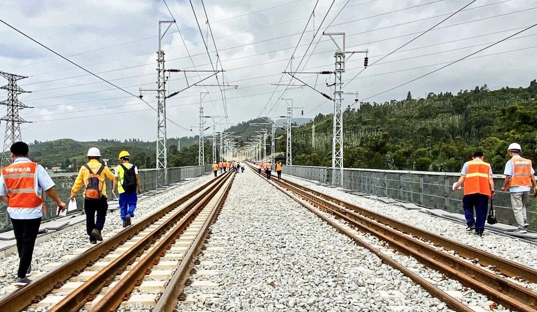 中国出手实在太阔绰，斥资500亿帮老挝修铁路，越南后悔死了