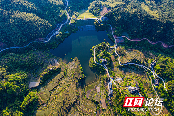 “云上雪峰”成网红,“四好农村路”串联起幸福的新生活休闲区蓝鸢梦想 - Www.slyday.coM “云上雪峰”成网红,“四好农村路”串联起幸福的新生活休闲区蓝鸢梦想 - Www.slyday.coM