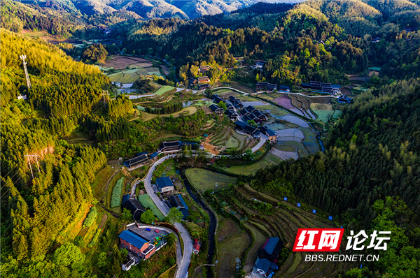 “云上雪峰”成网红,“四好农村路”串联起幸福的新生活休闲区蓝鸢梦想 - Www.slyday.coM “云上雪峰”成网红,“四好农村路”串联起幸福的新生活休闲区蓝鸢梦想 - Www.slyday.coM