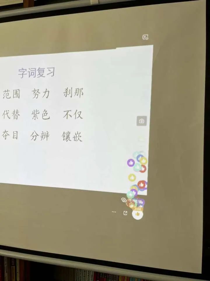 老师给全年级上网课,20分钟获赞30多万次!杭州妈妈着急:孩子光点赞了休闲区蓝鸢梦想 - Www.slyday.coM 老师给全年级上网课,20分钟获赞30多万次!杭州妈妈着急:孩子光点赞了休闲区蓝鸢梦想 - Www.slyday.coM