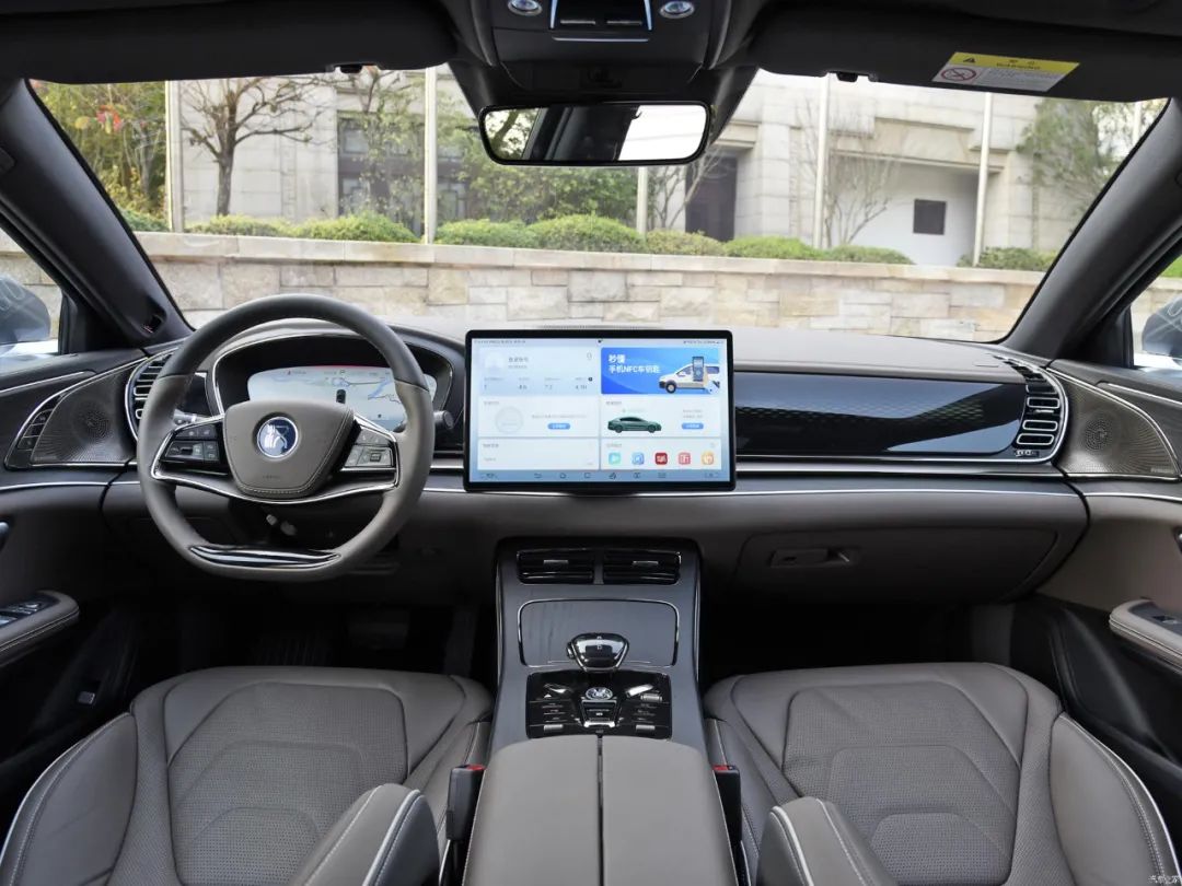 20万出头中大型车!主动安全+15.6英寸