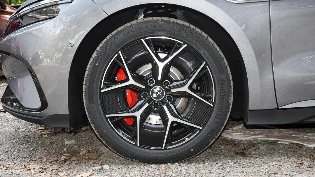 20万出头中大型车!主动安全+15.6英寸