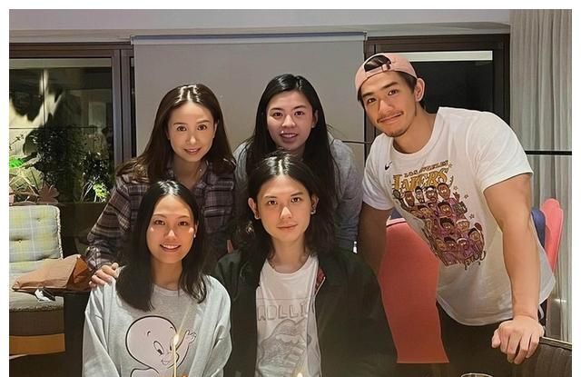 丧夫后至今单身！54岁<a href=