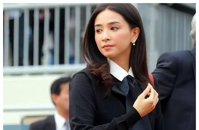 丧夫后至今单身！54岁<a href=