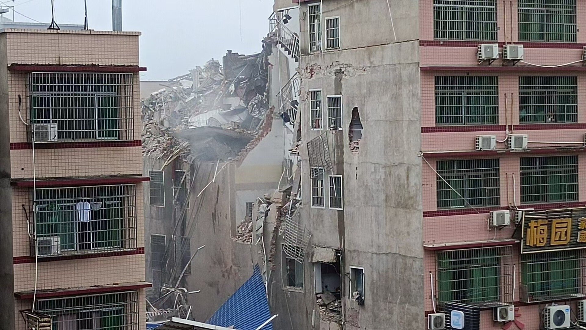4月29日，湖南长沙望城区雷锋大道，一建筑垮塌事故现场。