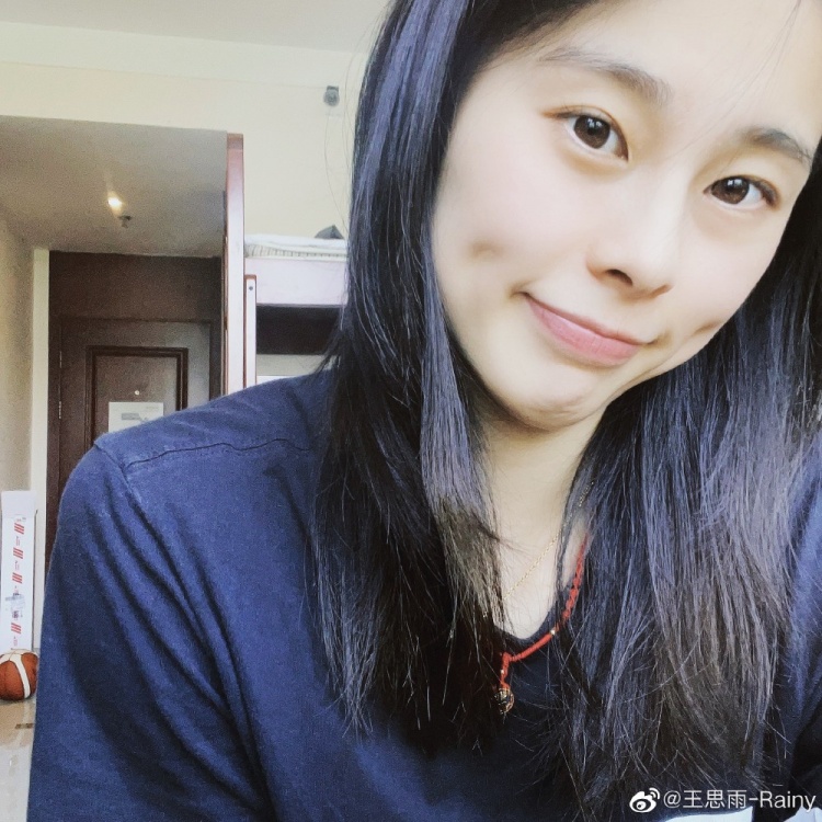 王思雨提前祝大家五一假期快乐想知道你们的假期计划都是什么