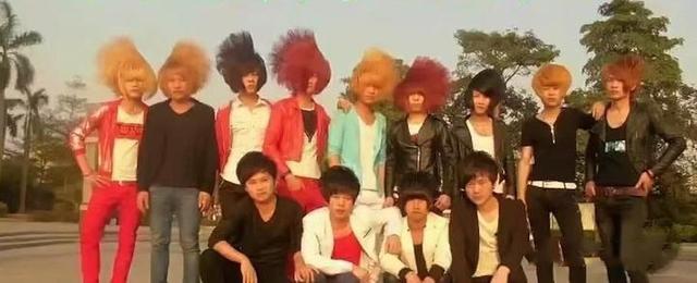 杀马特的前世今生,看似夸张的外表,却隐藏着底层人的伤疤休闲区蓝鸢梦想 - Www.slyday.coM 杀马特的前世今生,看似夸张的外表,却隐藏着底层人的伤疤休闲区蓝鸢梦想 - Www.slyday.coM