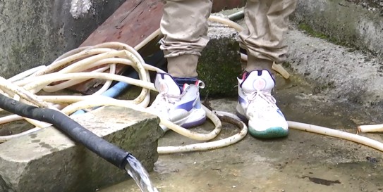 贵州这里“存不住”水,村民用水却一点也不难!记者发现原来是……休闲区蓝鸢梦想 - Www.slyday.coM 贵州这里“存不住”水,村民用水却一点也不难!记者发现原来是……休闲区蓝鸢梦想 - Www.slyday.coM