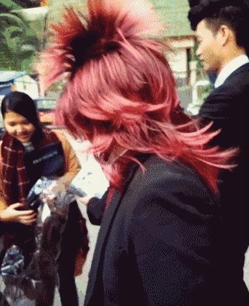 杀马特的前世今生,看似夸张的外表,却隐藏着底层人的伤疤休闲区蓝鸢梦想 - Www.slyday.coM 杀马特的前世今生,看似夸张的外表,却隐藏着底层人的伤疤休闲区蓝鸢梦想 - Www.slyday.coM