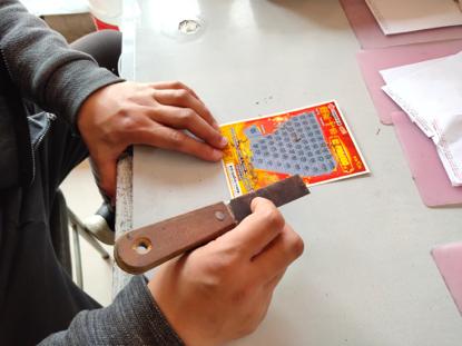 礼赞劳动者系列报道 我们的小长假 他们的劳动节·之二——向烟台福彩一线销售员致敬休闲区蓝鸢梦想 - Www.slyday.coM 礼赞劳动者系列报道 我们的小长假 他们的劳动节·之二——向烟台福彩一线销售员致敬休闲区蓝鸢梦想 - Www.slyday.coM