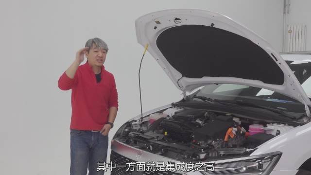 这辆比亚迪秦PLUS的防撞梁基本上与之前我们拆过的秦Pro类似……