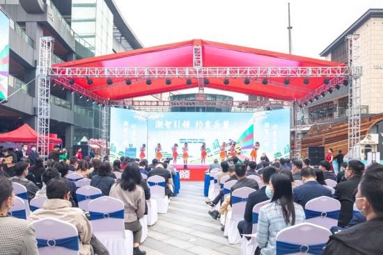 长沙市岳麓区以消费新模式推动区域商圈智慧化融合