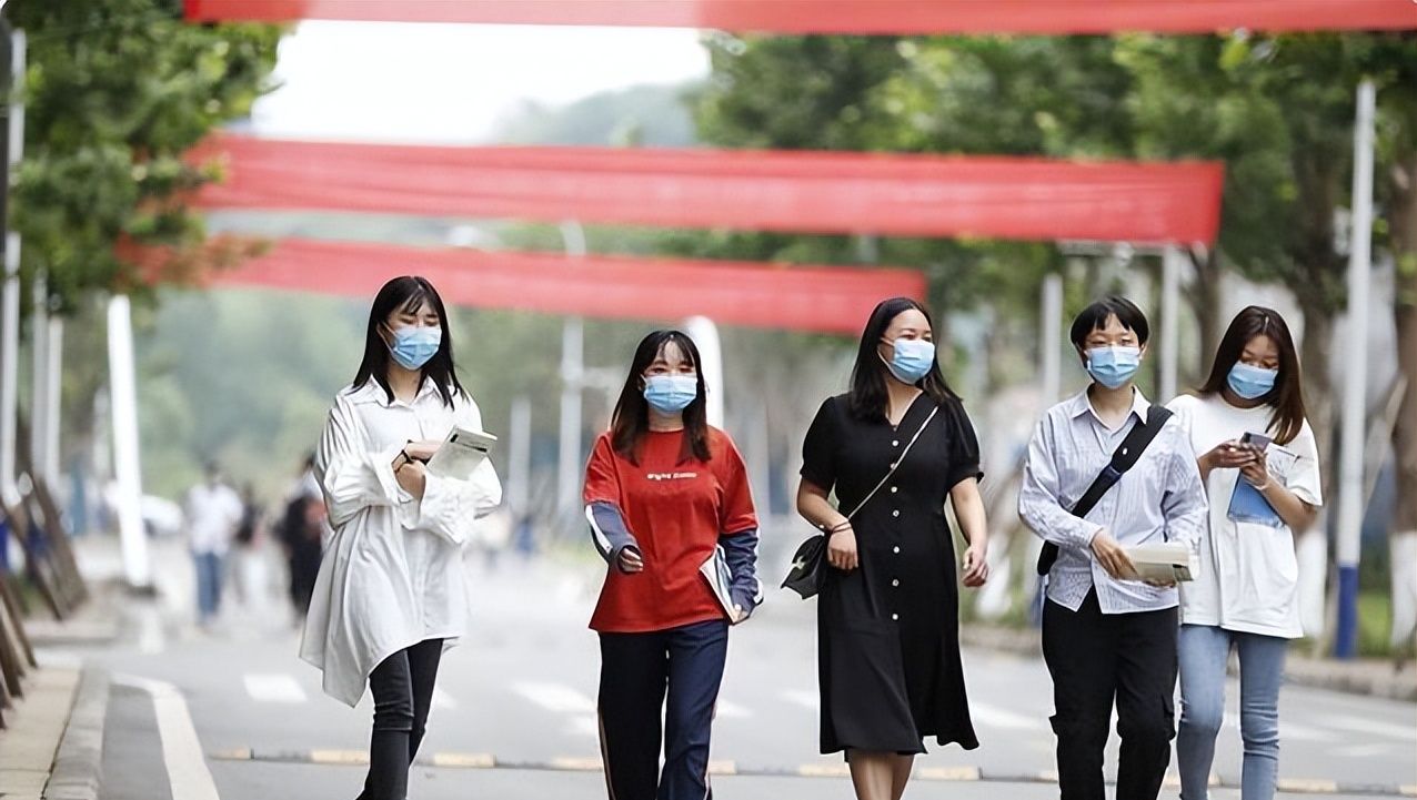 大学生吐槽2000元生活费少，被家长批评，让其拍视频证明没乱花